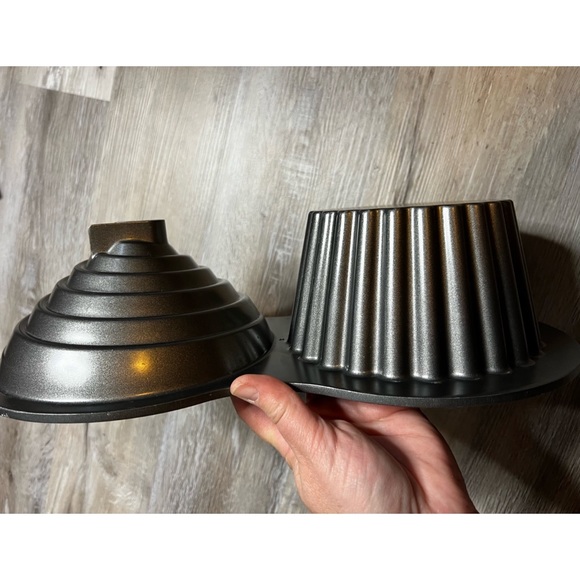 Wilton Dimensions Giant Cupcake Pan - Picture 5 of 11